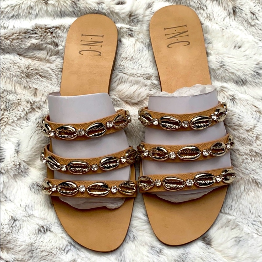 I.N.C. Cowrie Flats